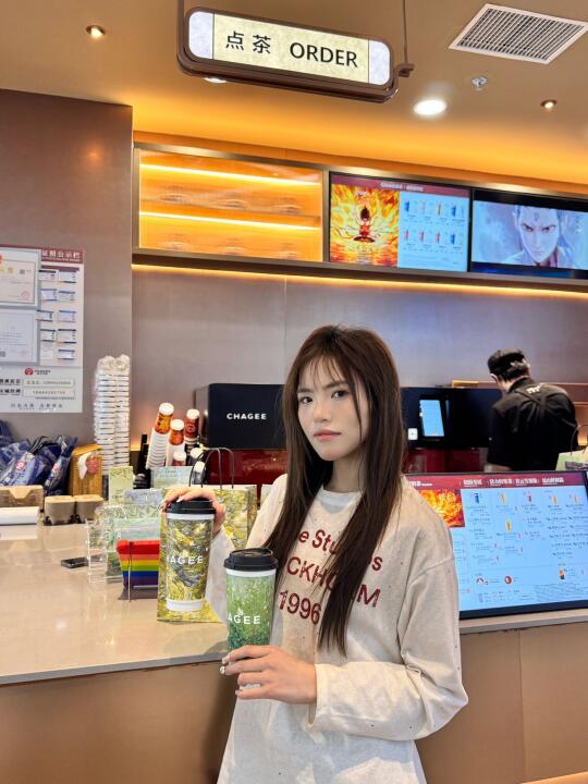 霸王茶姬 × 夏梦玫珑🍈一口沁凉，瓜住整个夏天！ 	 ☑️梦玫珑： ...