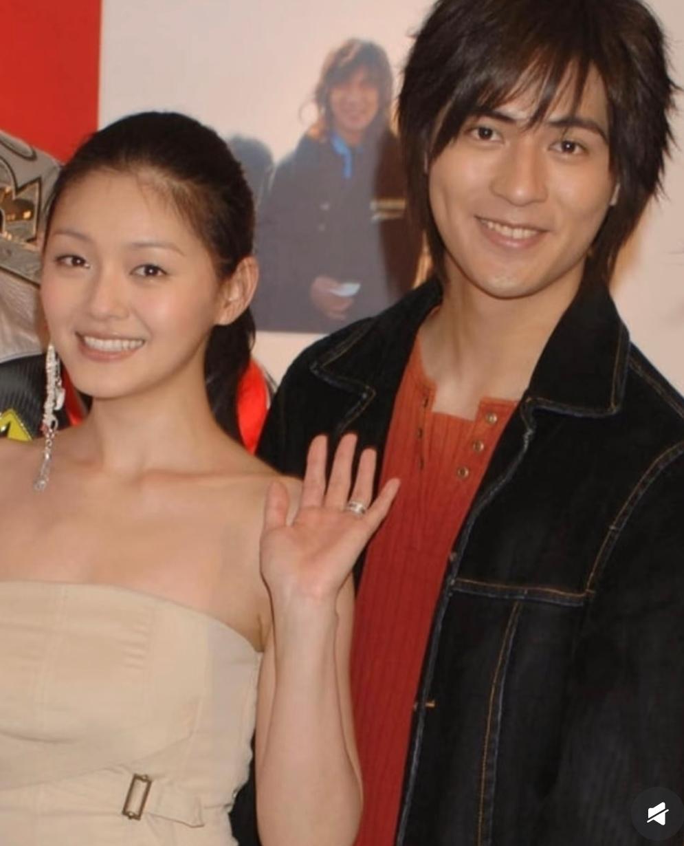 我一直觉得，大S和周渝民在一起的那段时期，是她整个人状态最好、最亮眼的时候。两人