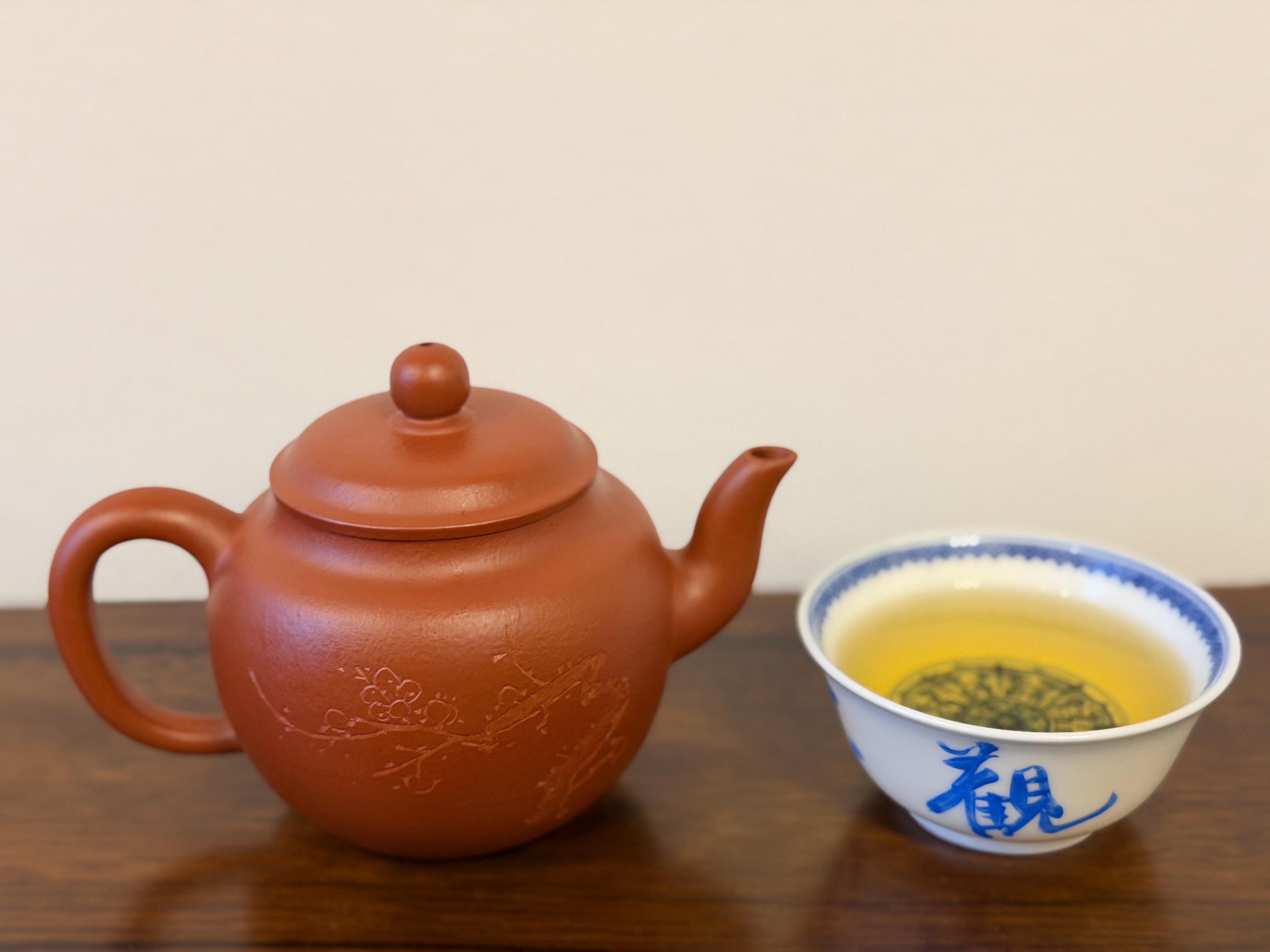 发现家里好多茶叶赶紧带个小壶和小茶杯来温州这里太无聊 每天喝茶刮刮油吧健康饮食+