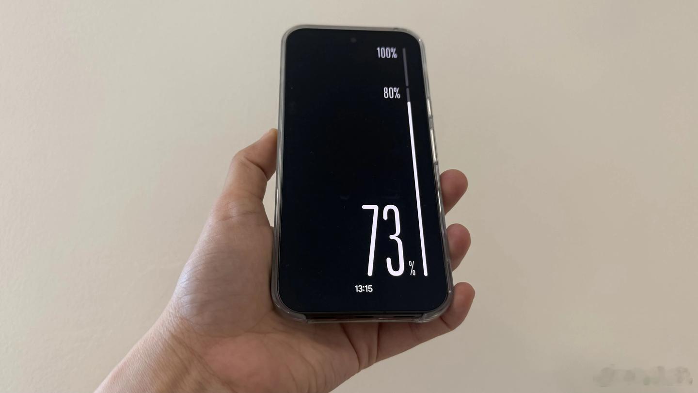谷歌 Pixel 11 系列手机新增 Charge 屏保，让手机在充电闲置状态下