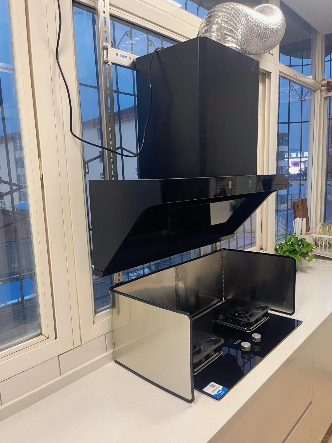 你家的老旧家电退役了吗厨房老油烟机用久了是真糟心炒菜油烟排不出去满屋都是味，擦都