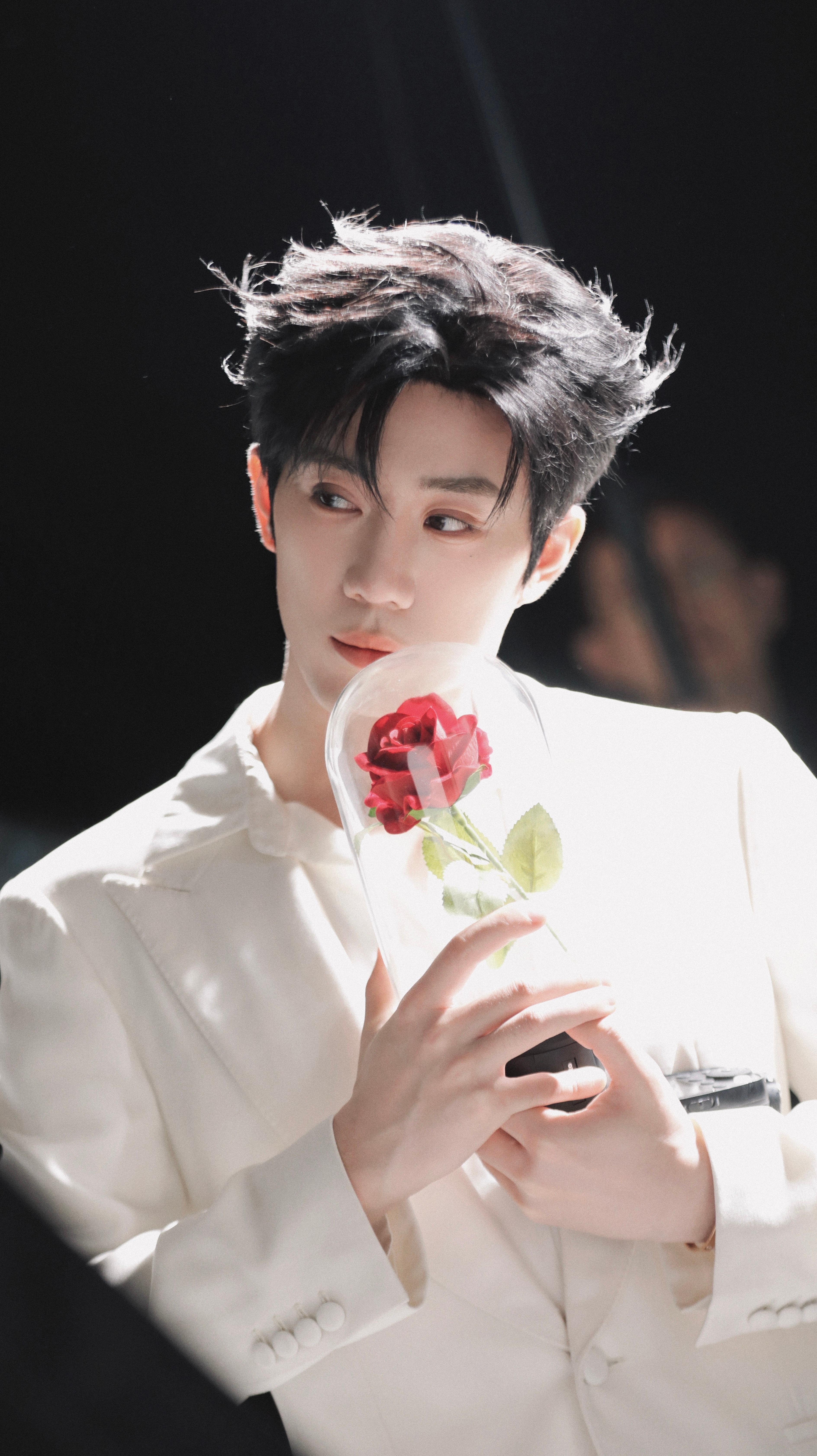 十个勤天鹭卓 二哥小红薯更新：限定黑发时刻。黑发yyds