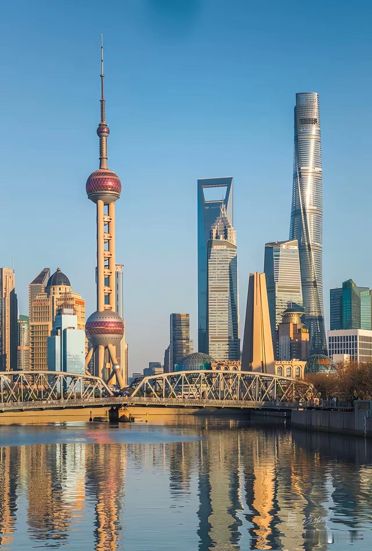 最近看到一份关于国内“七大过剩”的清单，心里真不是滋味。

这份在网络上流传甚广