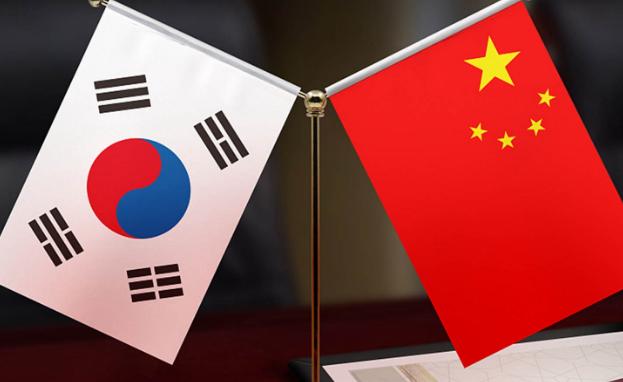 韩国以通敌罪抓了两名中国人。8月11日，韩国警方披露，两名中国籍男子因涉嫌在韩军