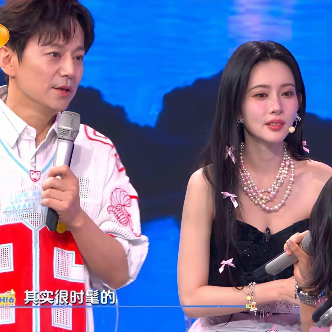 魏哲鸣刘些宁贴脸热舞，惊呆了何炅。何炅转头对孟子义说，“下次你带男主来，也得这么