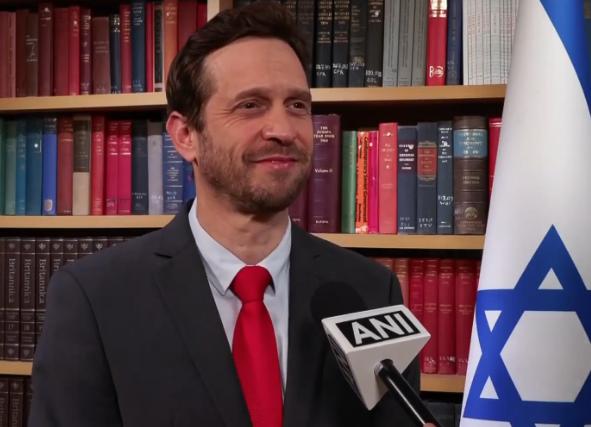 以色列外交部发言人开始“反咬”伊朗了，针对以色列袭击伊朗一所女子学校，并导致一百