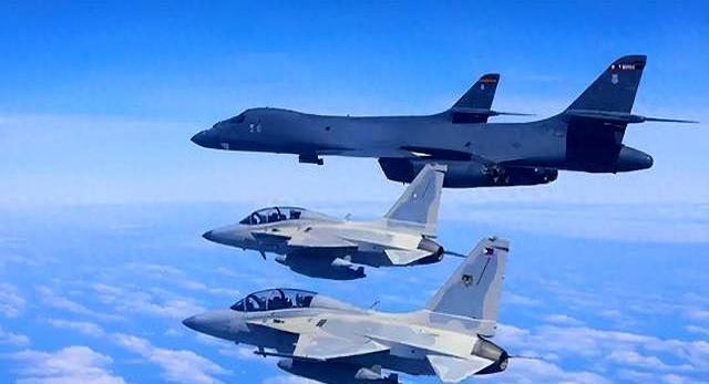 高市早苗真是执迷不悟！日本首相一上台就鼓吹“武力保台”，让台海局势变得愈发危险。