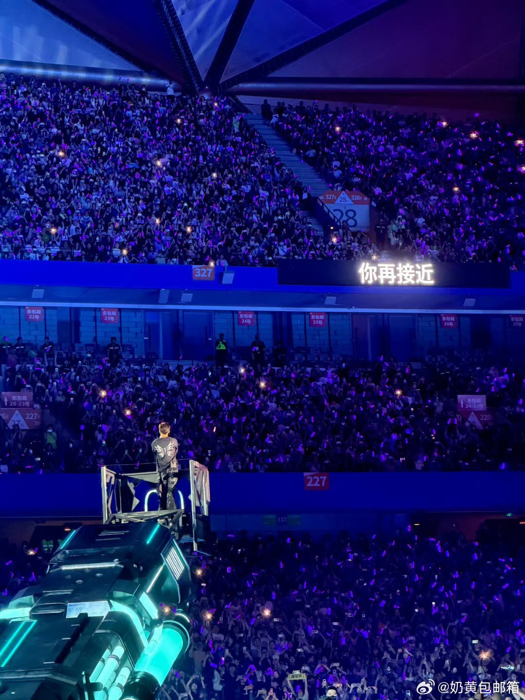 谢霆锋演唱会老辈子疼人没轻没重最幸福的演唱会，从此有了名次 