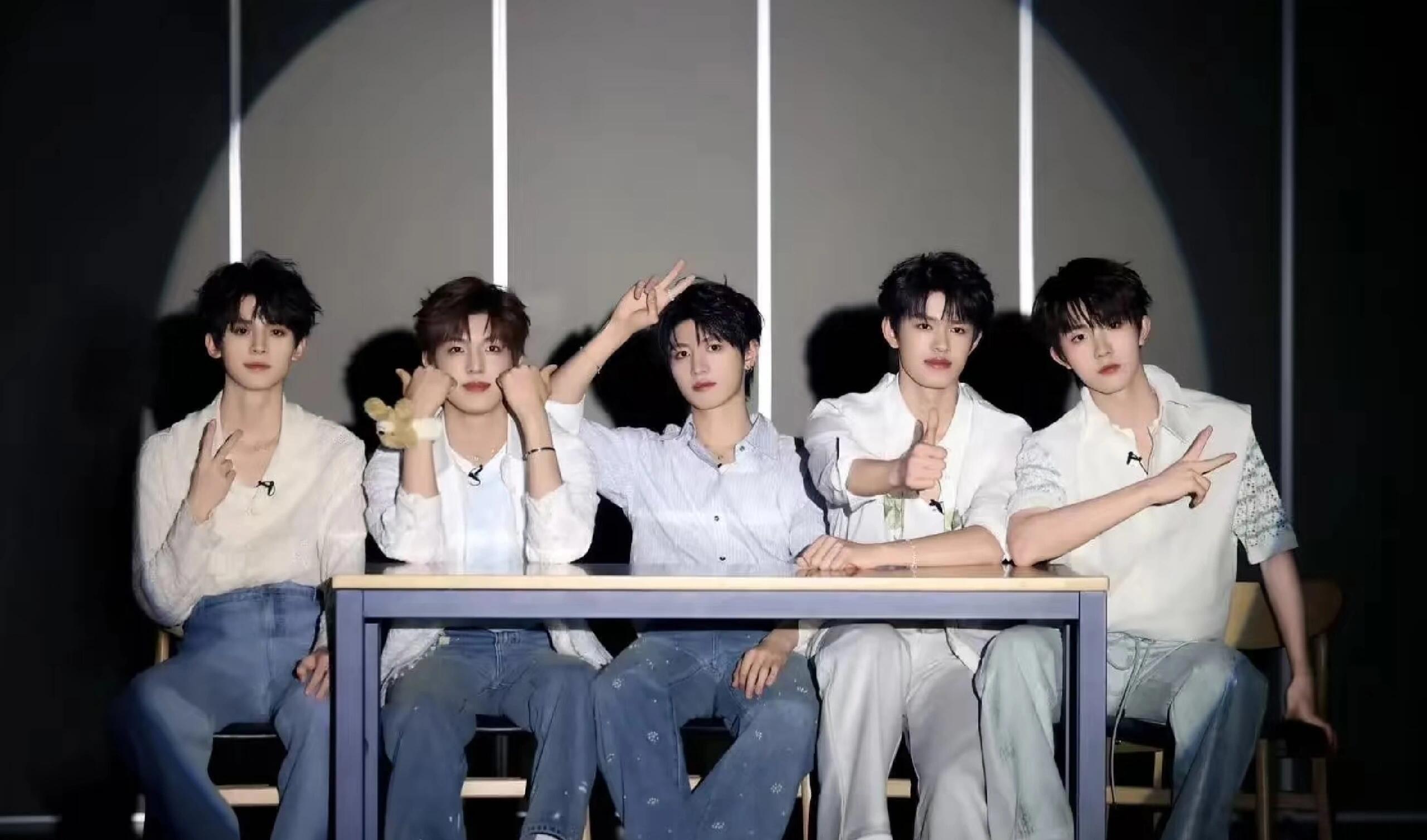 登陆少年经得起怼脸的妆造苏新皓演唱会直拍封神预定登陆少年澳门演唱会直播倒计时2天