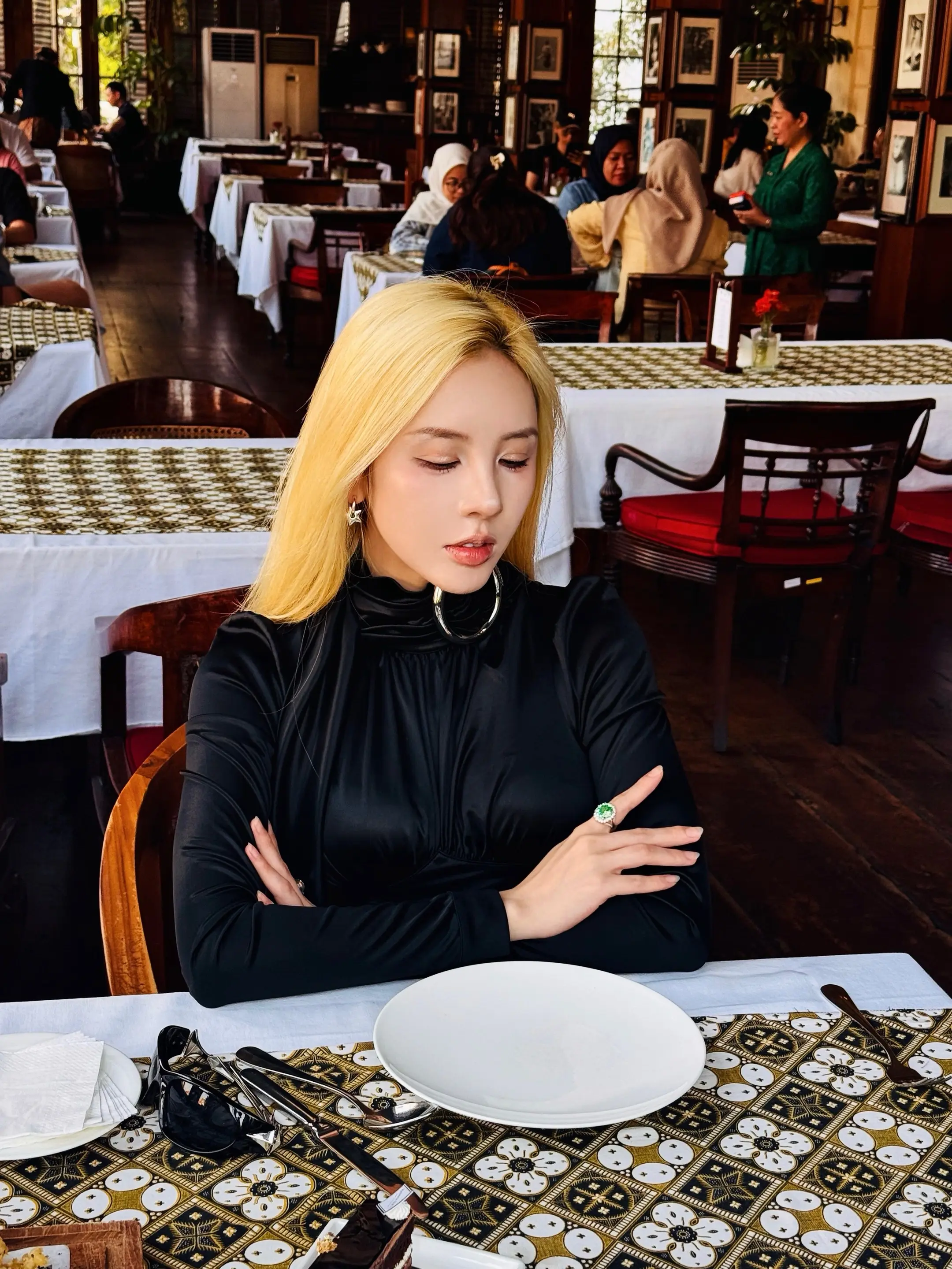 皮囊下是一颗摇滚的心。