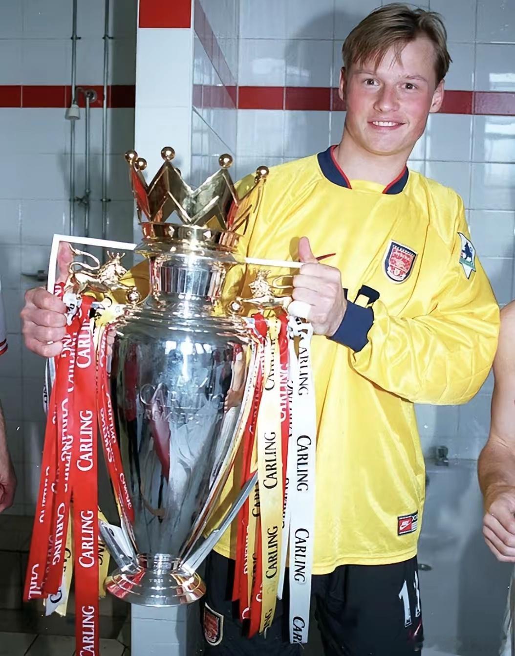 今天早上，一列火车撞上一辆轿车，轿车的驾驶员是曼宁格，他因伤势严重不幸丧生。事故