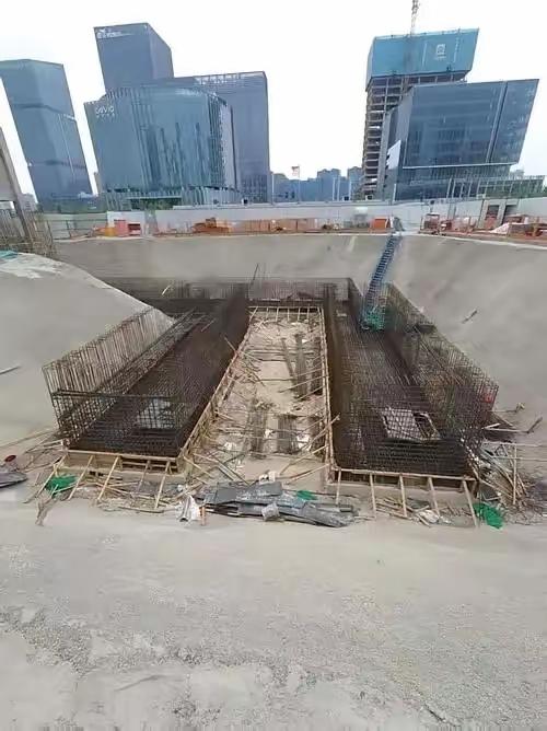 很难想象，一家做超市起家的企业，盖楼却在建筑圈掀起巨大波澜。胖东来的梦之城项目出