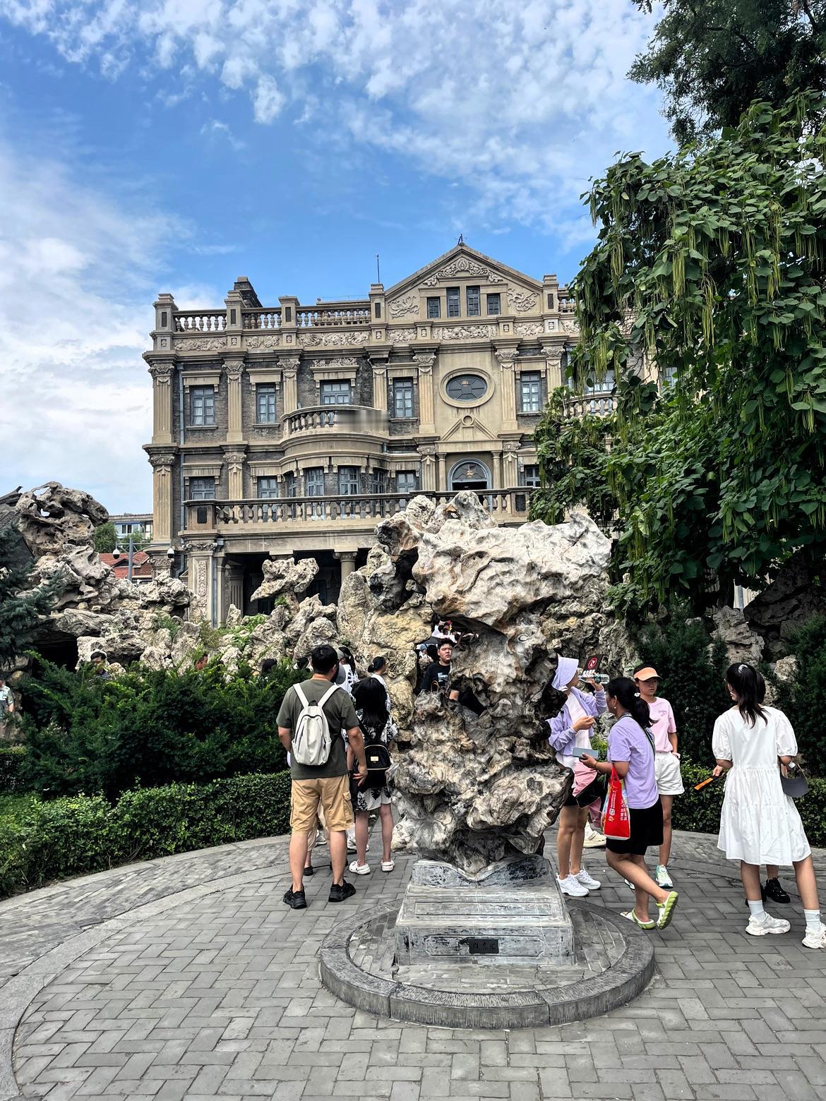 在沈阳参观张学良故居之后，实在没忍住必须发泄一下情绪。

我在天津市参观瓷房子景