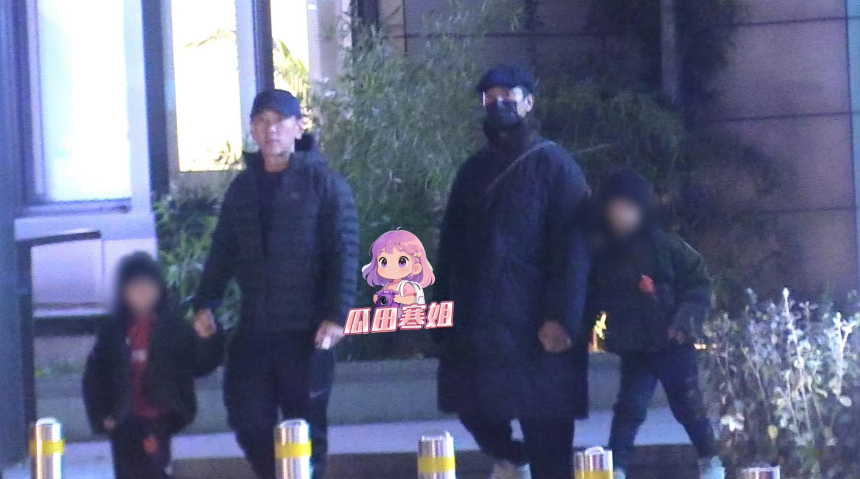 陈坤带双胞胎男孩出门陈坤 双胞胎男孩八卦媒体拍到陈坤又带双胞胎男孩出门啦。哥带着