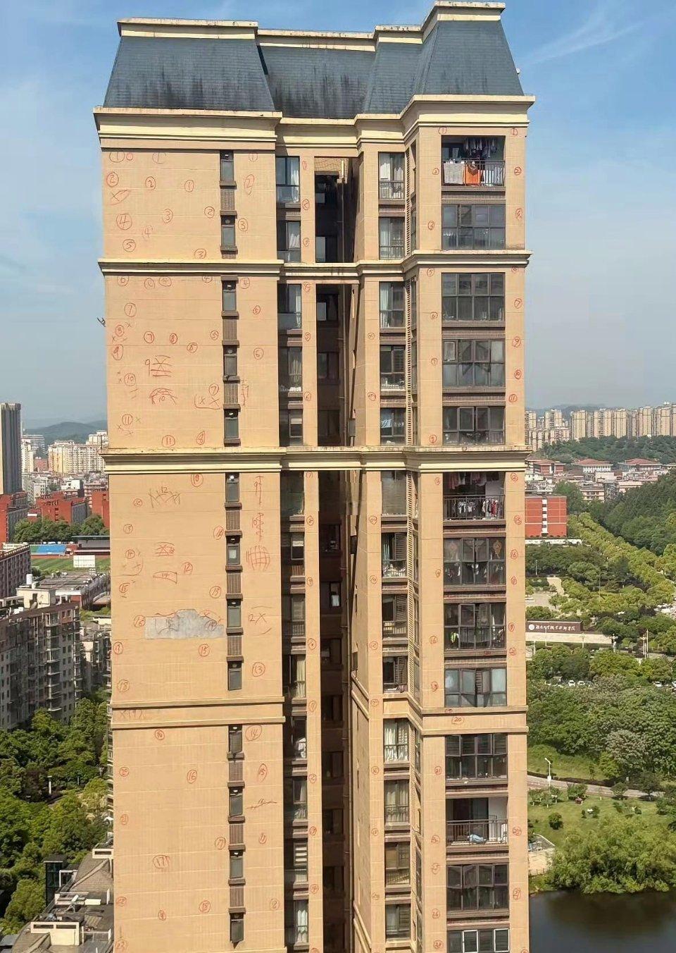 房子建好了，居然忘了擦。 