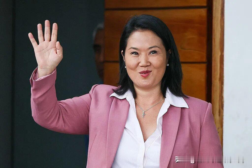 藤森庆子为何与伊朗断交？
A，日本裔，抢着抱紧美国大腿，展示立场明确站队；
B，