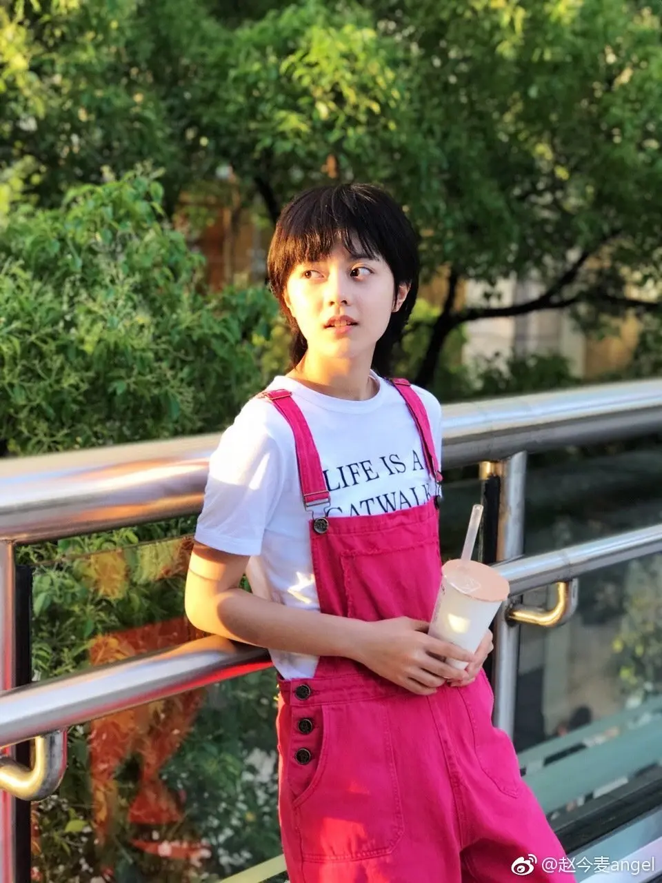 发现一个短发女孩好好看！