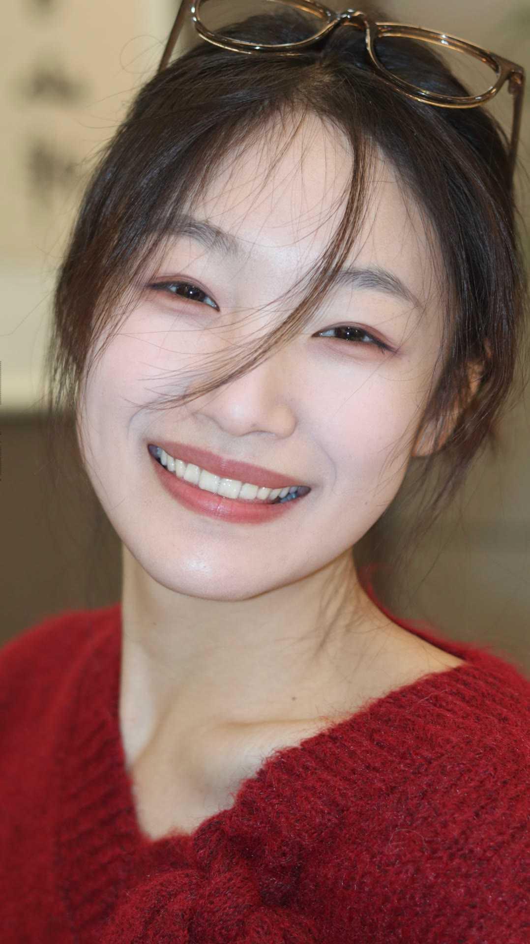总觉得笑容是最有感染力的温柔魔法。眉眼弯起时，藏不住的明媚扑面而来，或浅笑含蓄，