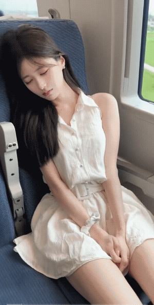 她这么说，说不定真的会激发男子的动力，把她娶回家好好的看。
不过，男子这一听，也