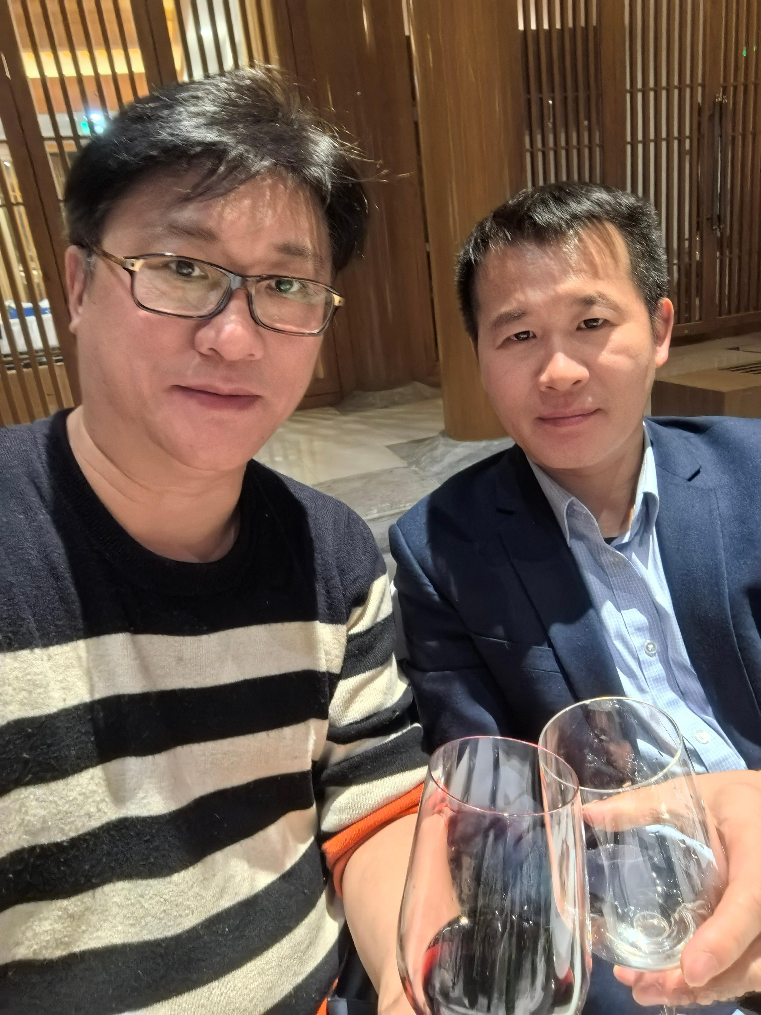 晚宴向著名经济学者，北京航空航天大学经济管理学院博士生导师谭小芬教授请教了很多问