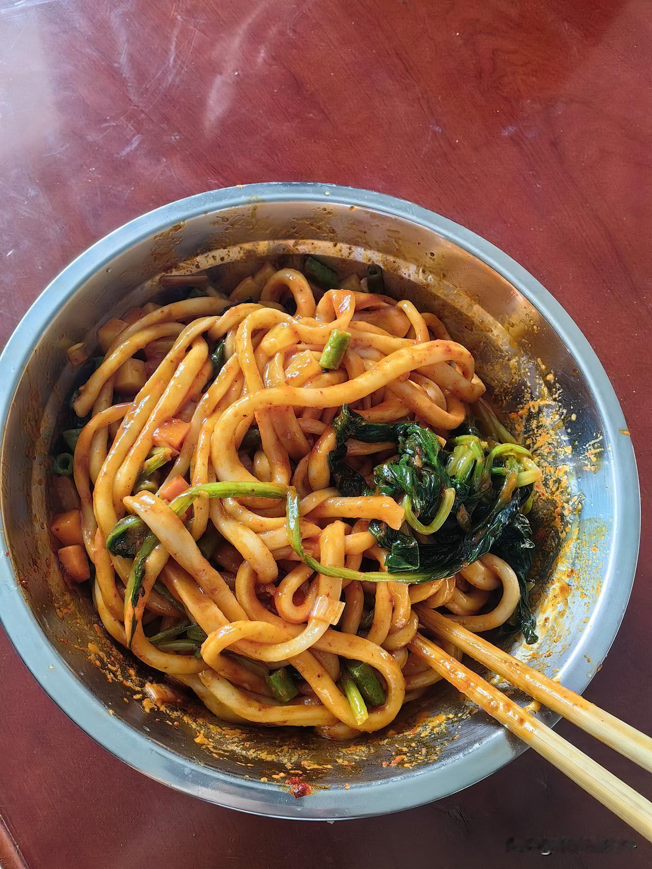 利润很好吧？
春节假期，和亲戚的几个孩子（都在西安上初中）聊了学校餐食的问题。