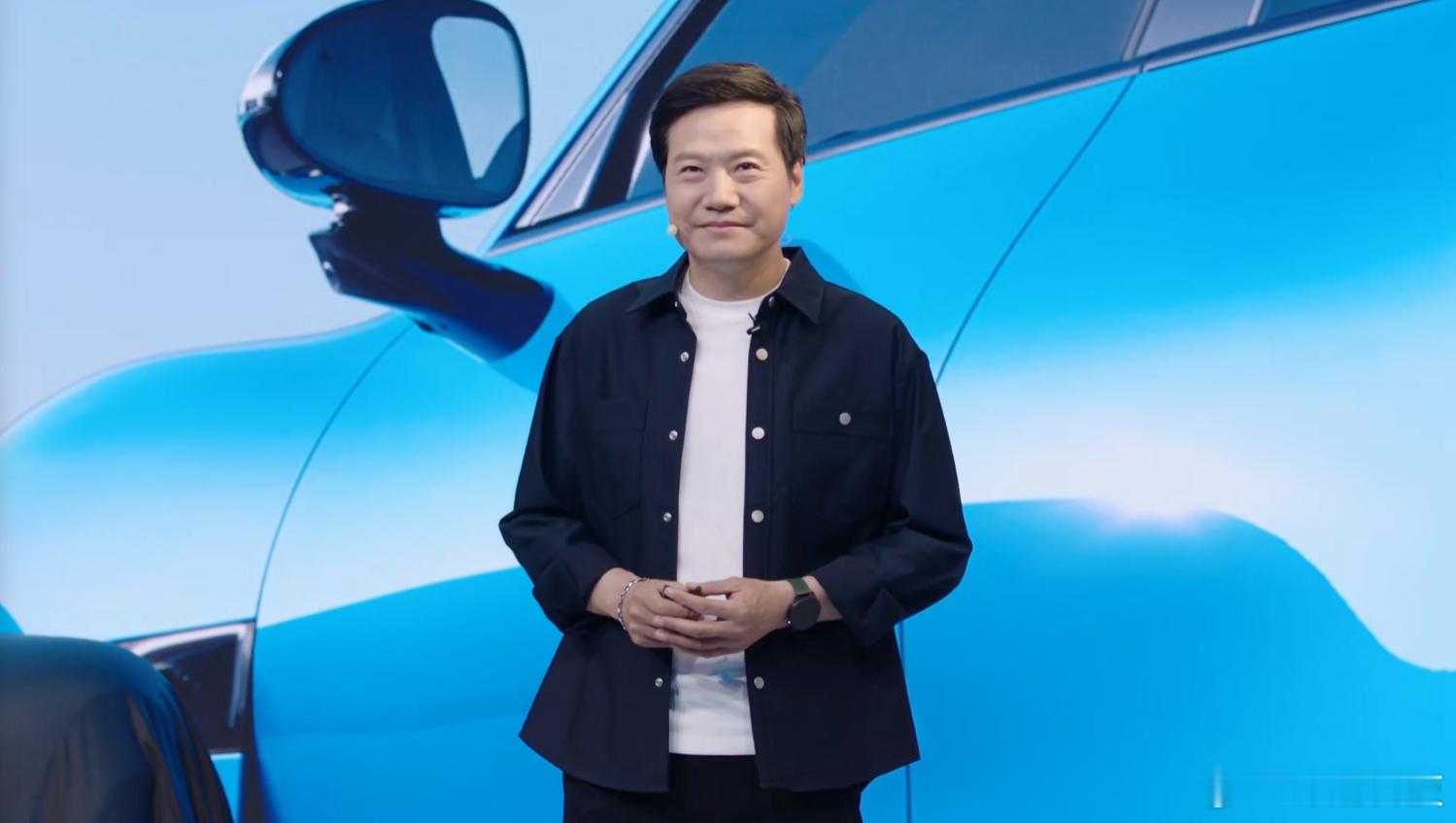 劳模雷军，又一大早上台工作了。 