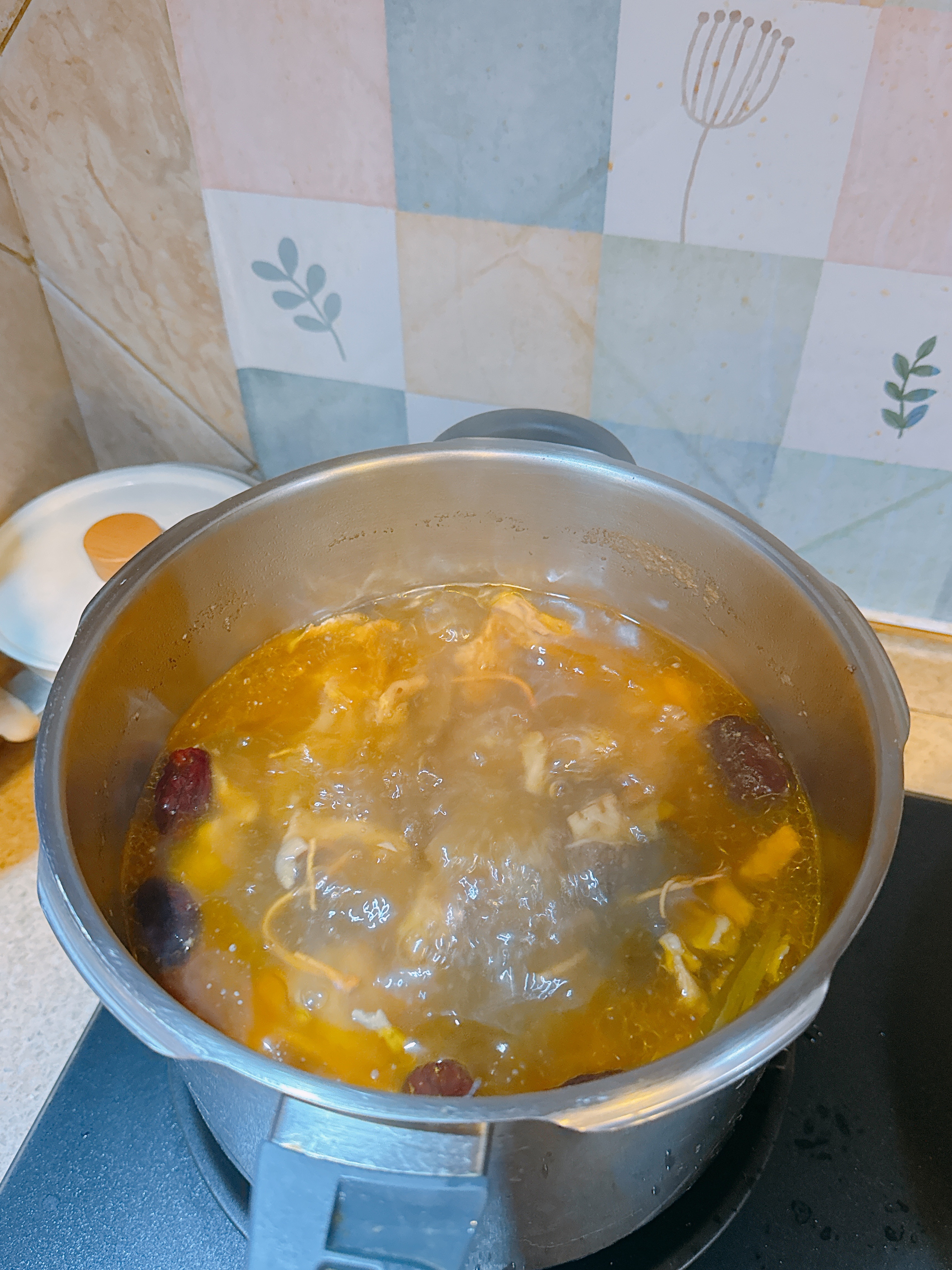 是谁深夜炖了一锅鸡汤是我[干饭人][干饭人][干饭人] ​​​