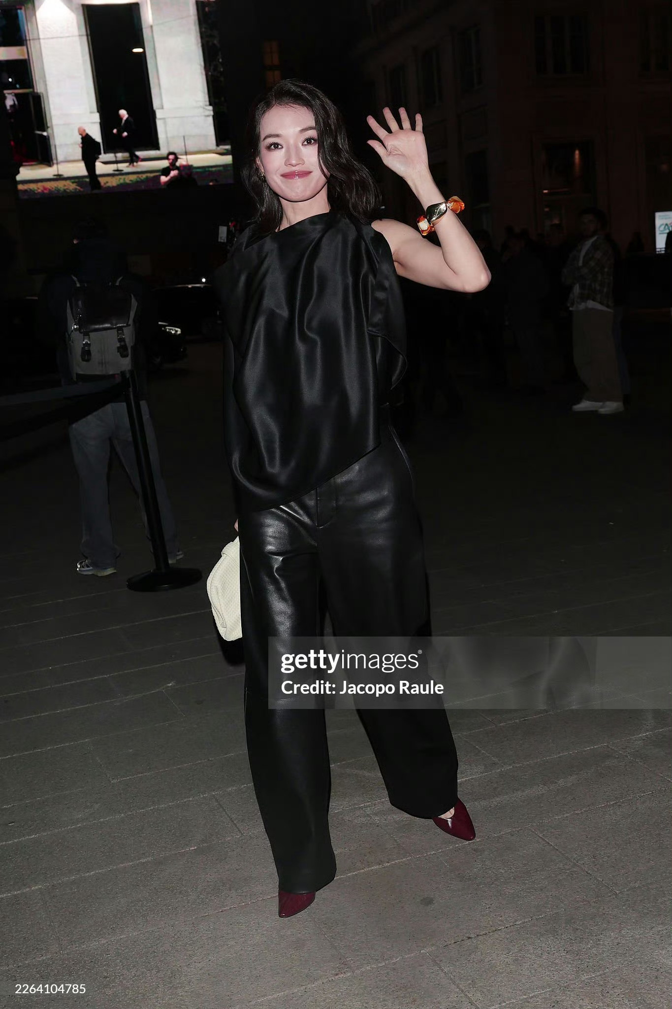 舒淇 × Bottega Veneta 2026冬季时装秀全球品牌大使一袭丝缎露