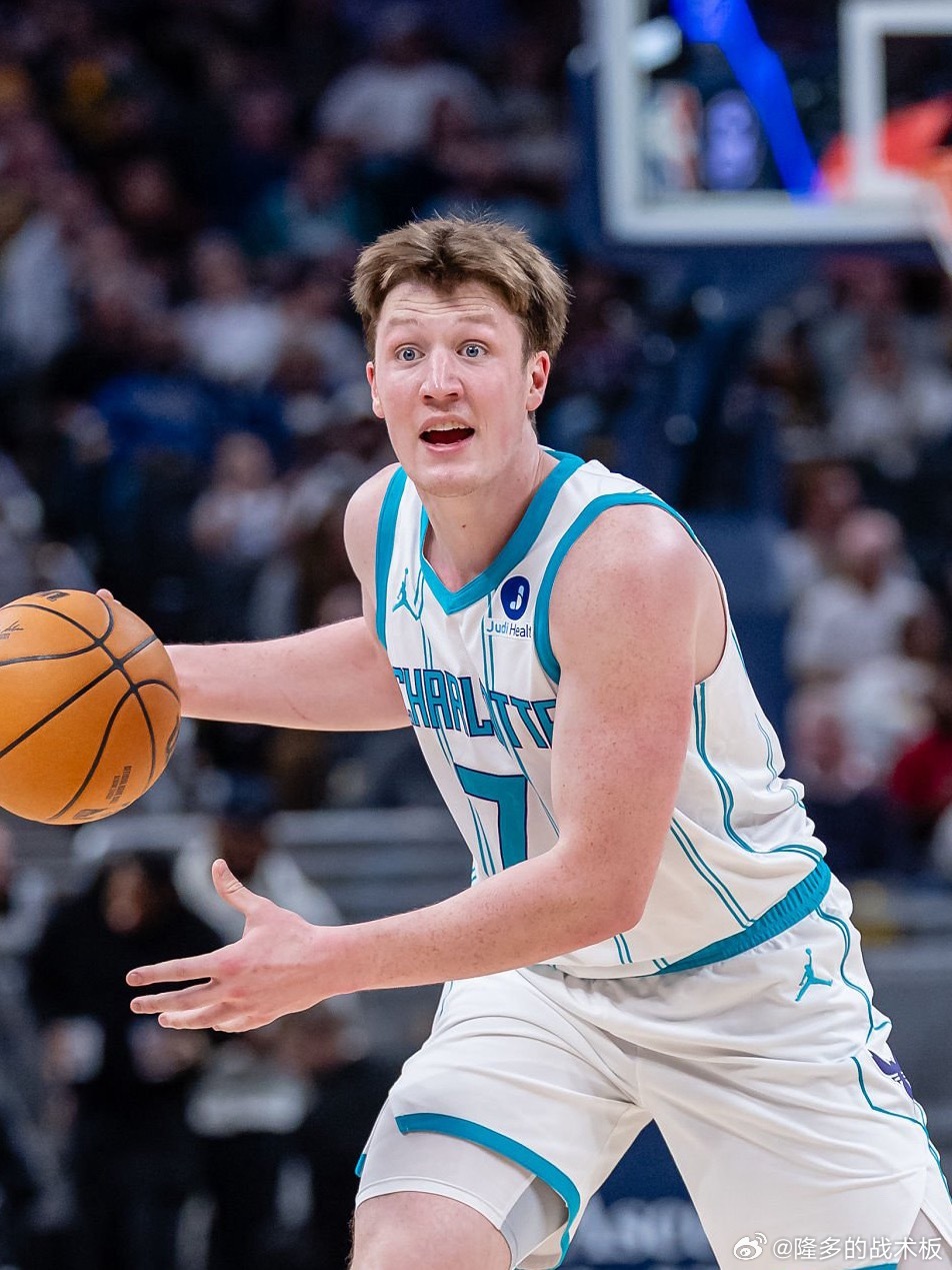 克努佩尔已经反超弗拉格，成为最佳新秀最热门的人选。他的总得分，各项三分数据都排新