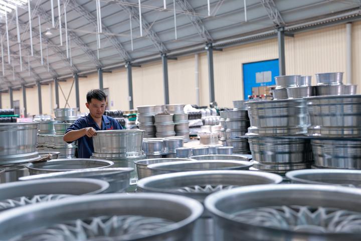 奔驰新车装上“中国芯”！吉利联合研发发动机，德系豪车改写技术格局
 
12月17