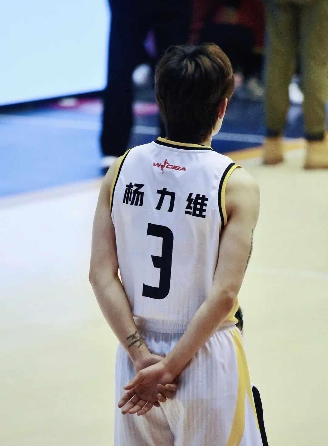 怎么办～ 好爱这个妞😍
杨力维 中国女篮 魅力无法挡 杨力维加油