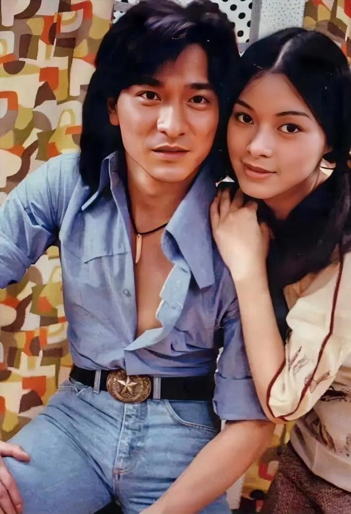 小鲜肉时期的刘德华，
旁边的女人是谁知道吗？