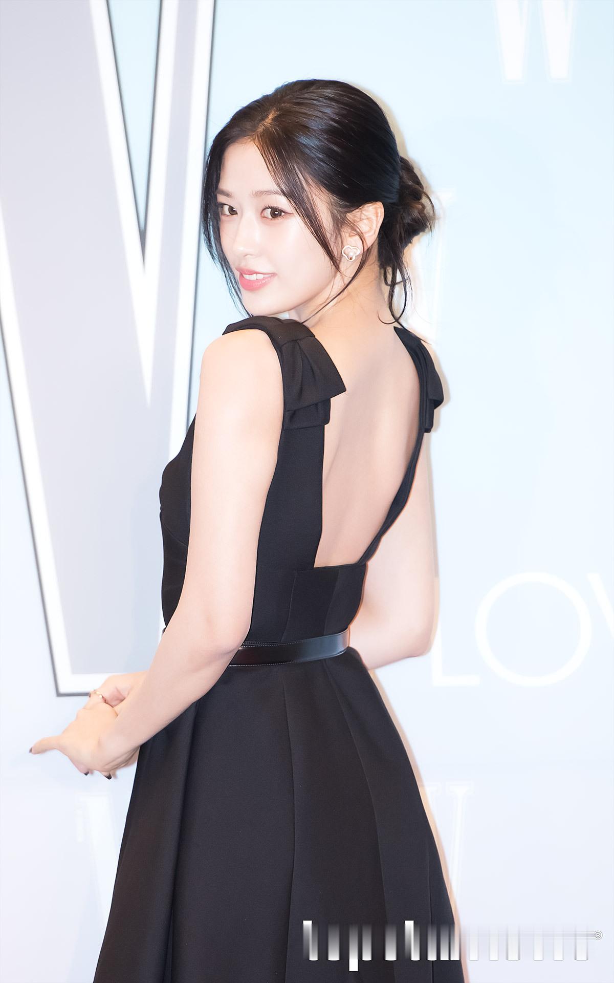 安宥真｜W Korea 第20届《Love Your W：乳腺癌慈善活动》身穿C