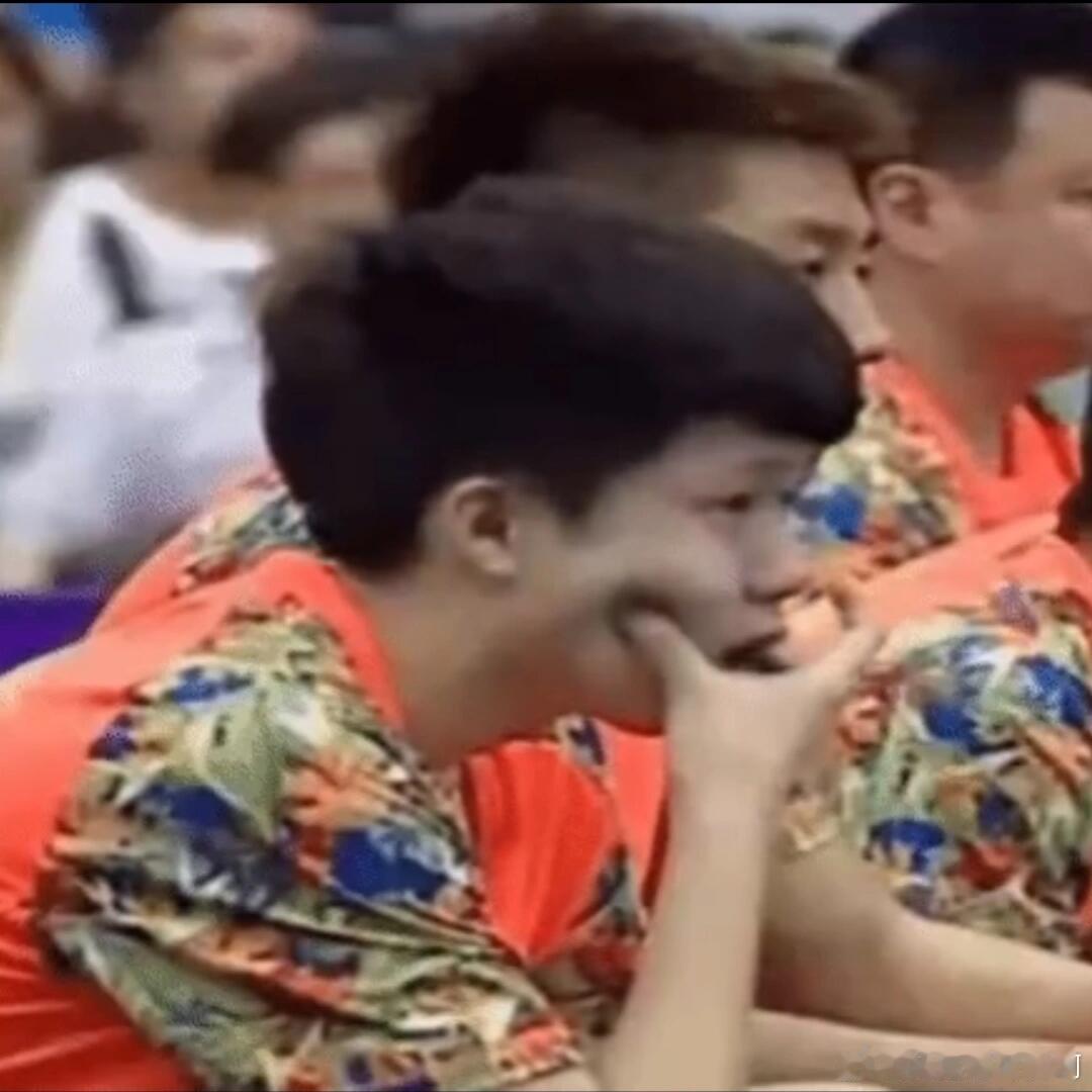 肉肉脸王楚钦自己捏一捏，幼头把自己养的很好[兔子] 