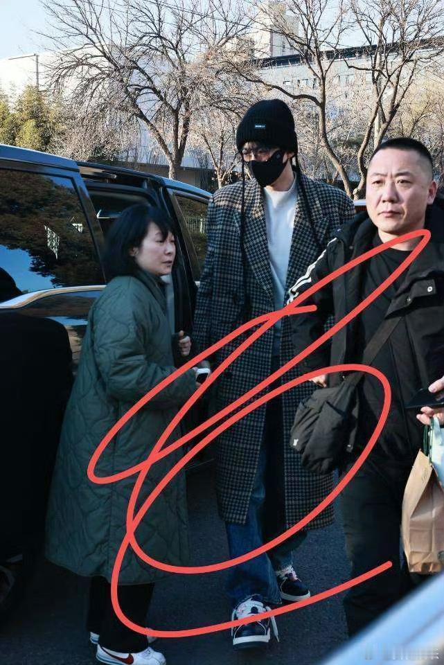 刘宇宁连续三年春晚表演刘宇宁将登上2026央视春晚 刘宇宁现身春晚彩排现场，连续