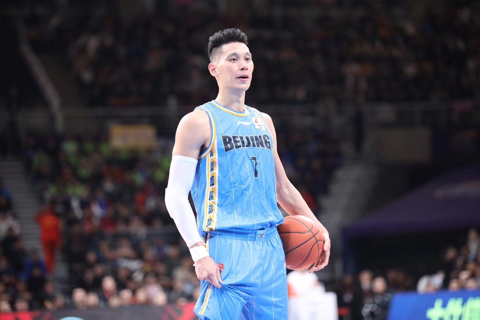 林书豪退役第一次拍他比赛是2019年在辽宁体育馆辽宁和北京的比赛时间过的好快呀 