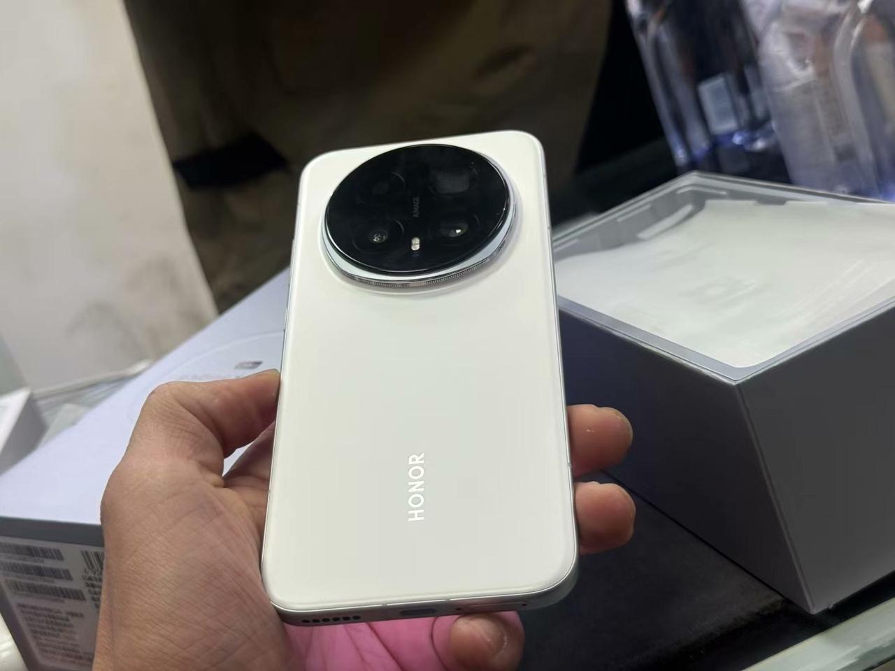最近入手了荣耀Magic8 Pro，真的被它的续航能力惊艳到了！搭载7200mA