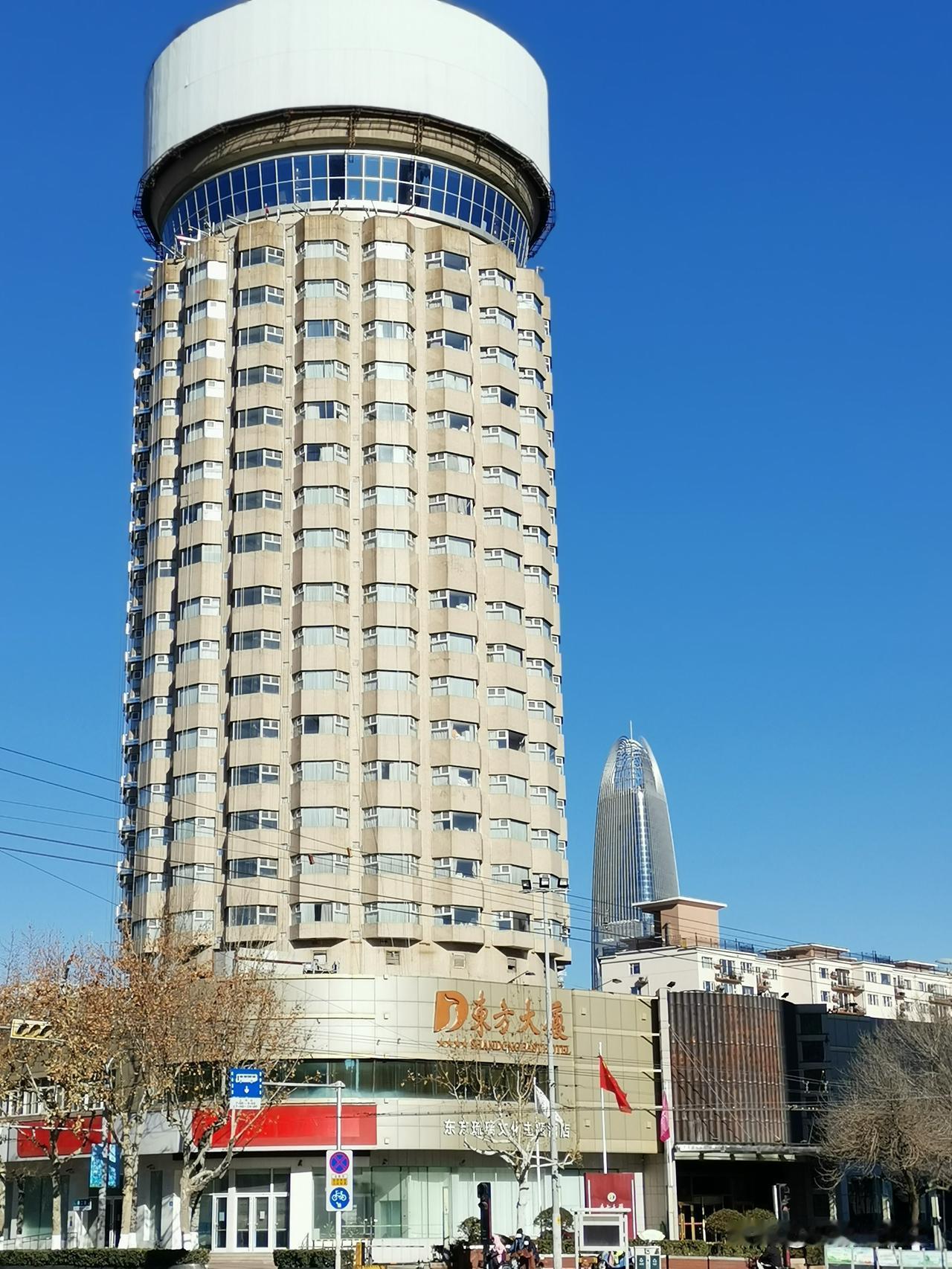 济南东方大厦，谁还记得这座楼？大观园还有过街天桥的时候，东方大厦也是济南市数得着