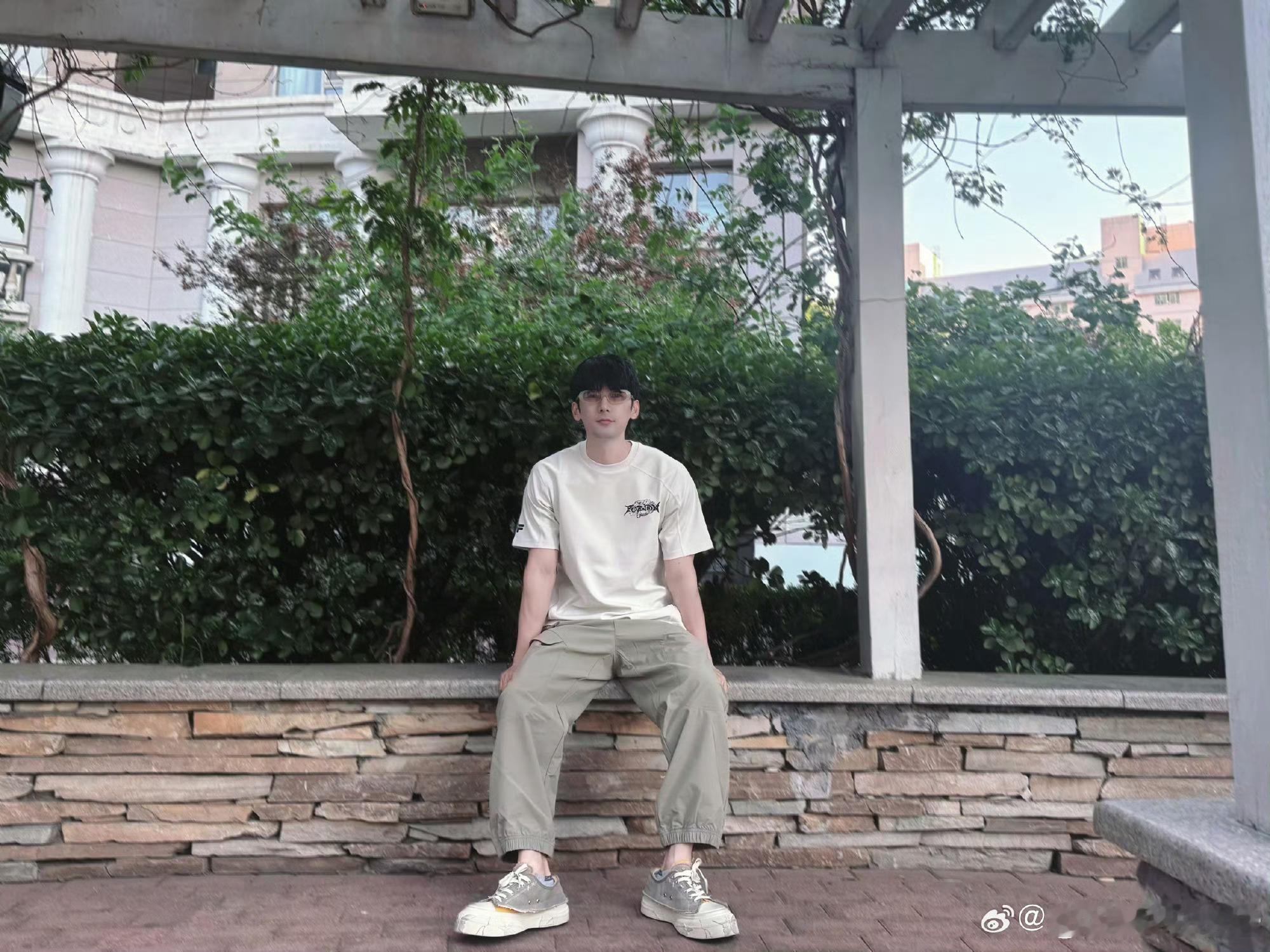 刘芮麟回复网友 刘芮麟回复健身房偶遇拍照网友，澄清沟通删除照片的是太太，因对突然