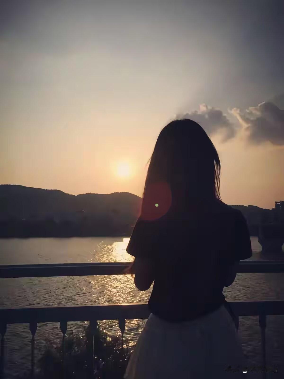 角度不同，又怎会互相理解，所以说没有所谓的感同身受，真正能治愈的只有自己。