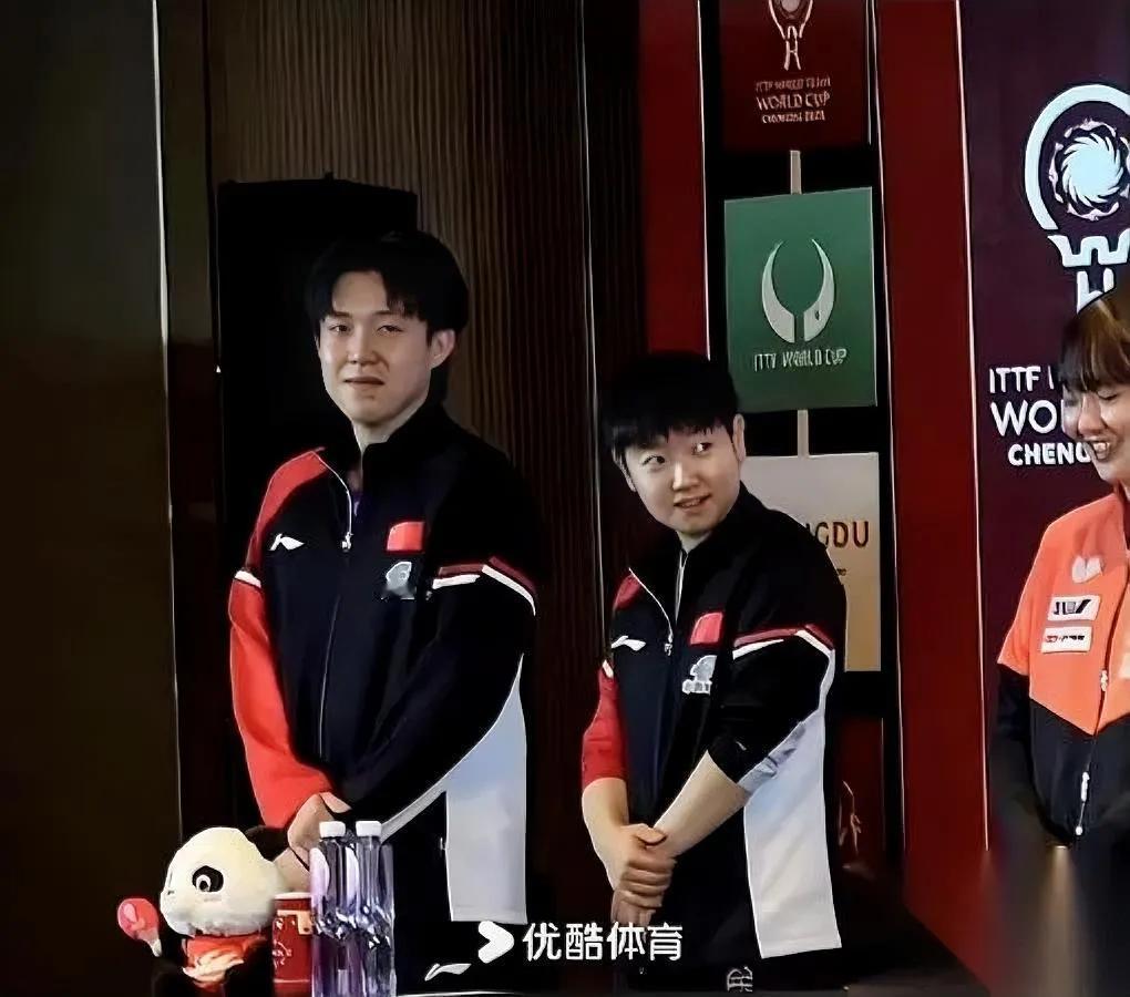 头莎抽签又撒糖了！

谁注意到这个小动作？

混双老祖抽签现场，头哥一抬手就把1