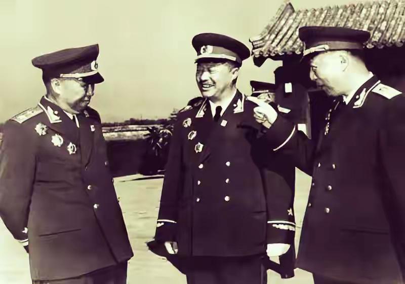 今天是一年一度的高考放榜日。考得好的同学，请继续加油；考得不太理想的同学，也别灰