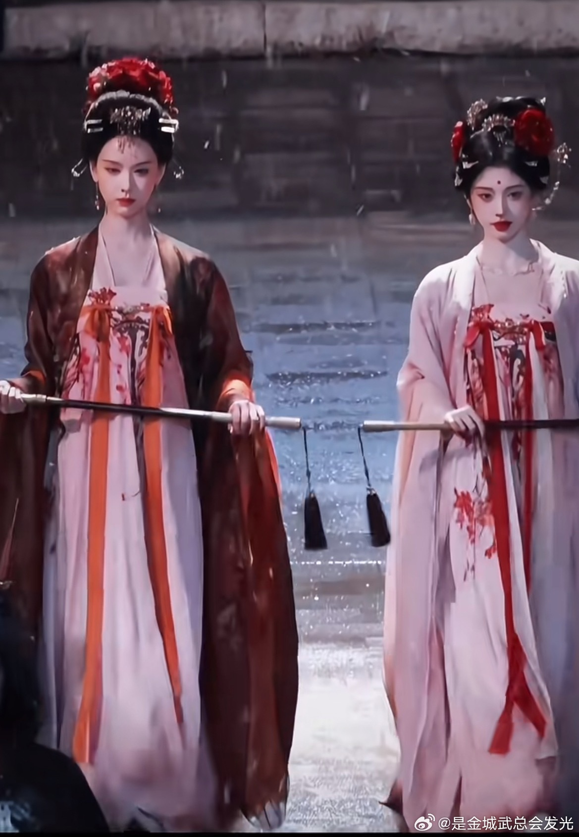 《月鳞绮纪》本来就没有官宣定档啊？何来撤档这一说？郭敬明需要避谶