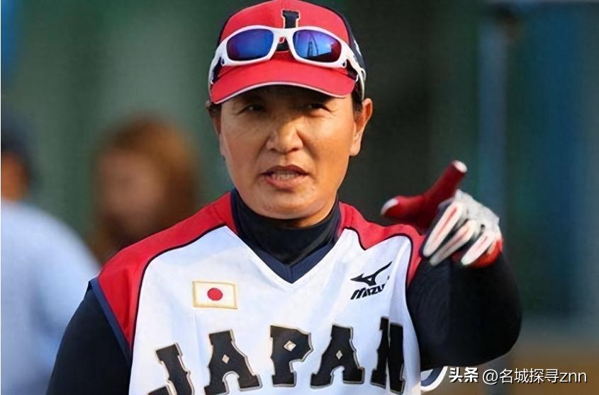 “我放弃中国国籍，成为一名日本人，就是为了打败中国队”，而她的父亲则公开回应：“