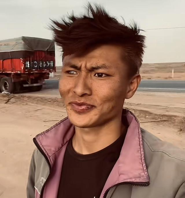 网红王金再治沙：别拿公益当流量剧本，真干还是作秀，拿结果说话
 
时隔一年，曾经