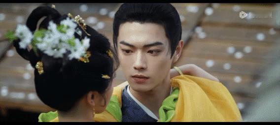 这两人是在做什么？大眼瞪小眼？许凯 赵晴许荔莎 22年因赵晴被拍和许凯分手田曦薇