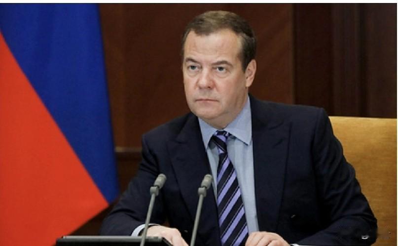 从零到领跑！梅德韦杰夫官宣：俄罗斯无人机已跻身世界第一梯队
 
【塔斯社2月23