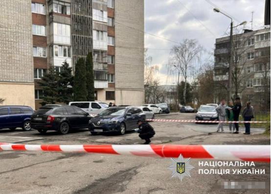 乌克兰一名征兵官被割喉而亡
 
目前警方正在搜捕袭击者。警方称，杀害利沃夫征兵中