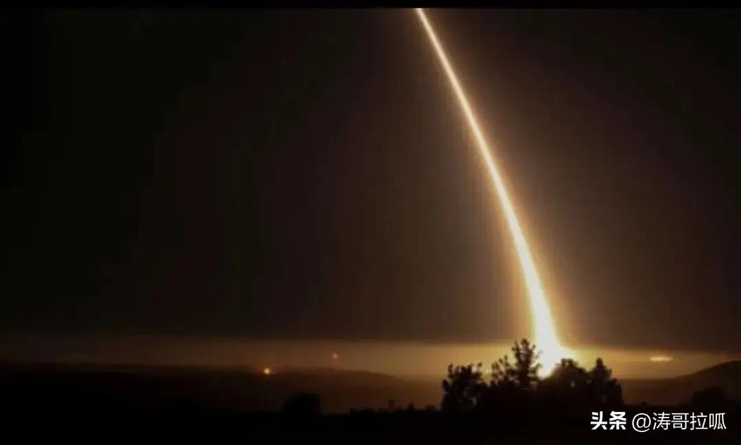 美打伊朗，夜空炸响霸课。

规则可践踏，实力即真理。

联大宪章成纸，声讨如风过