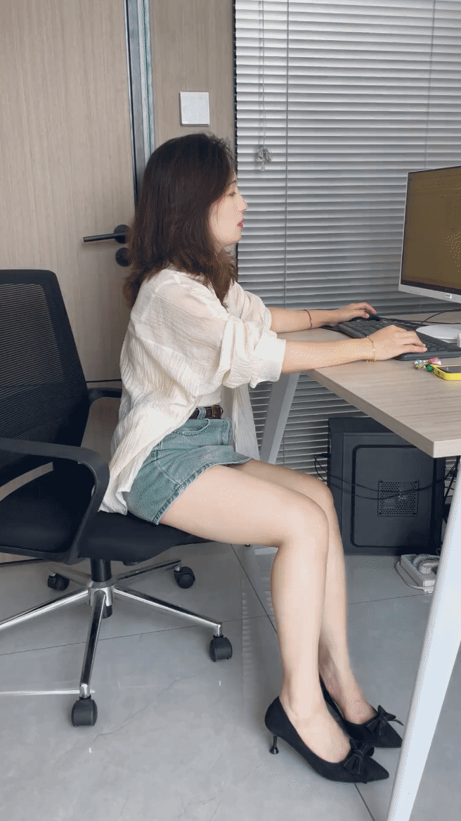 上班也可以这么慵懒这么惬意啊！[笑哭]